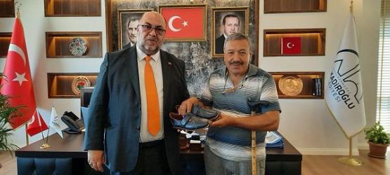 BAŞKAN AKPINAR’A ÖZEL AYAKKABI