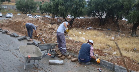 DULKADİROĞLU’NDAN BALLICA’DA KİLİT PARKE ÇALIŞMASI