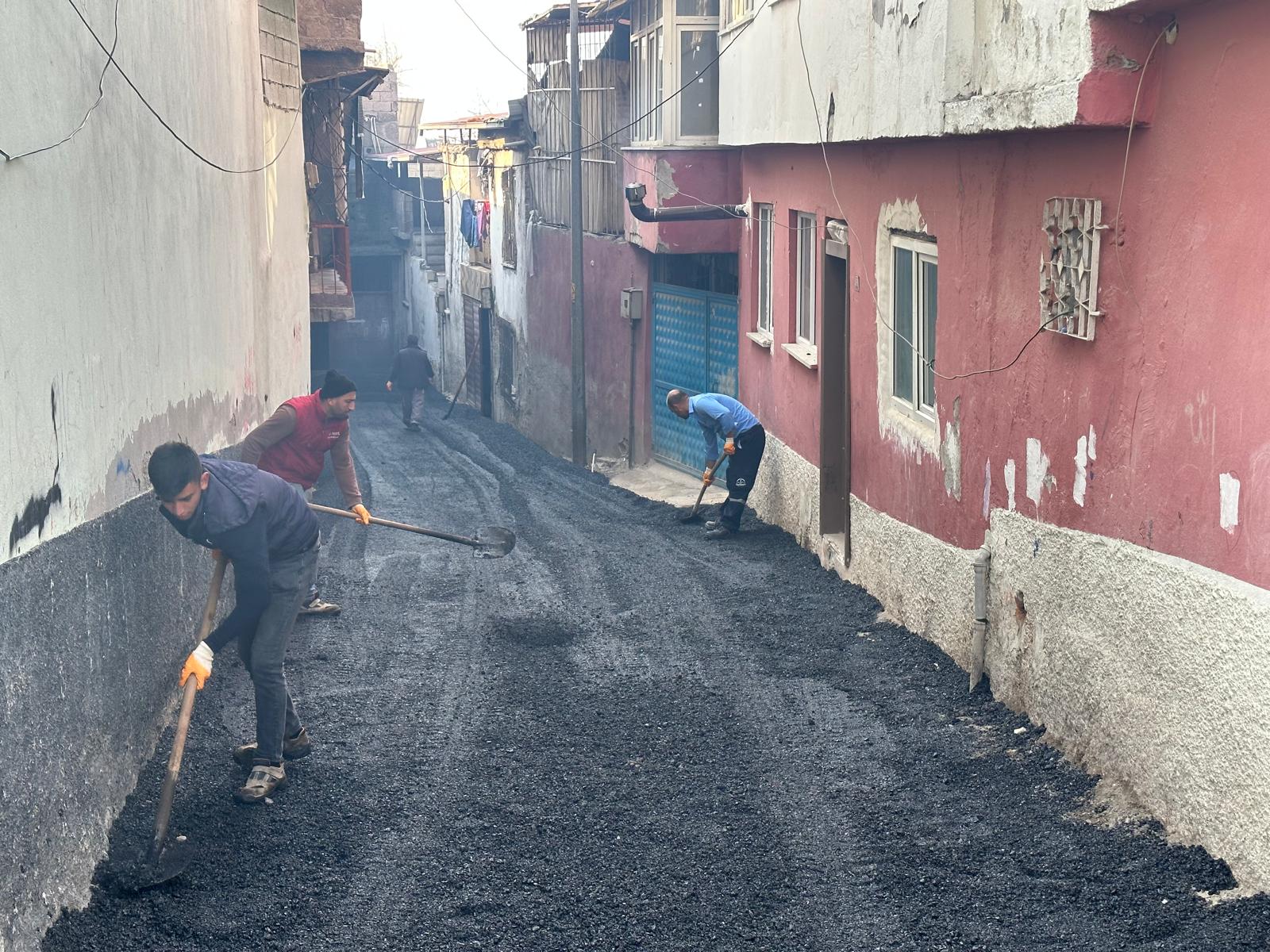 DULKADİROĞLU BELD. DURAKLI MAH’NDE ASFALT ÇALIŞMALARI