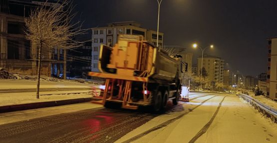 BÜYÜKŞEHİR EKİPLERİ SABAHA KADAR MESAİDE