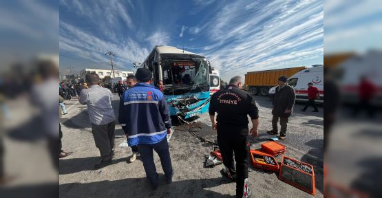 HALK OTOBÜSÜ KAMYONLA ÇARPIŞTI: 6 YARALI