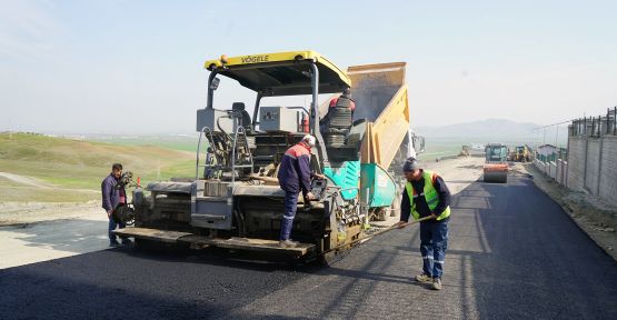 TÜRKOĞLU’NDAKİ YENİ OKULUN ULAŞIMI İYİLEŞTİRİLİYOR