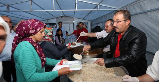 BAŞKAN GÜVEN ORUCUNU İFTAR SOFRASINDA AÇTI