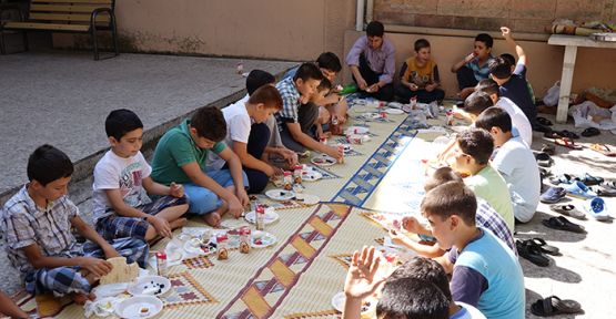 YAZ KURAN KURSUNDA KAHVALTILI EĞİTİM